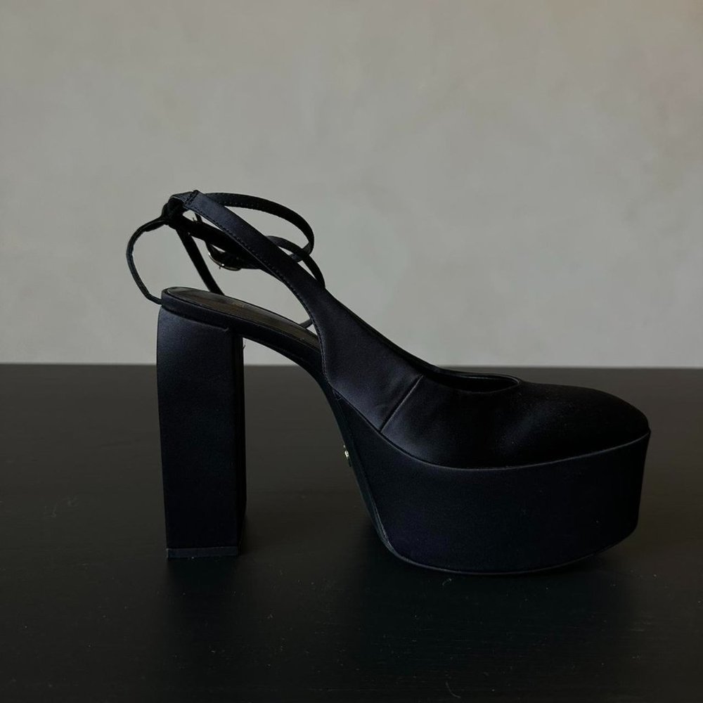 Zara Round Toe Sheen Black Sling Back Heels size 3